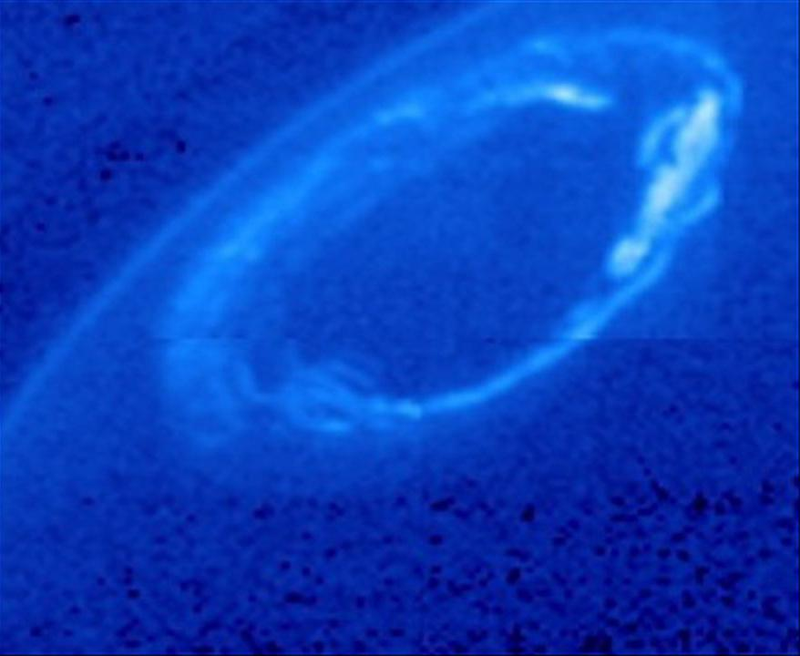 Illustration for article titled NASA captures unprecedented 360-degree views of Saturn's auroras